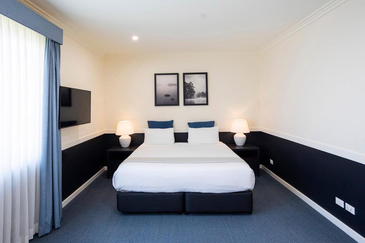 Hawkesbury Race Club Motel Windsor Ngoại thất bức ảnh A room at the hotel