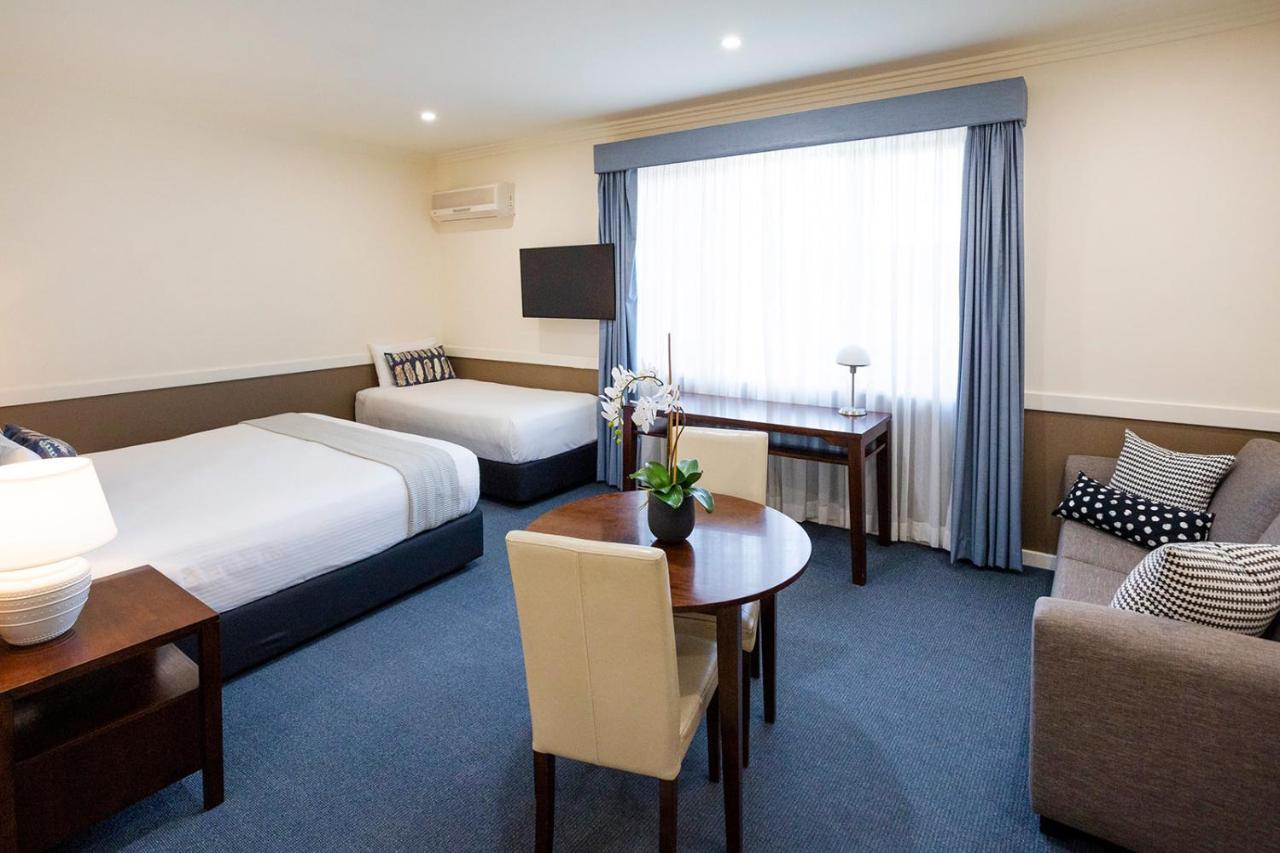 Hawkesbury Race Club Motel Windsor Ngoại thất bức ảnh A room at the hotel