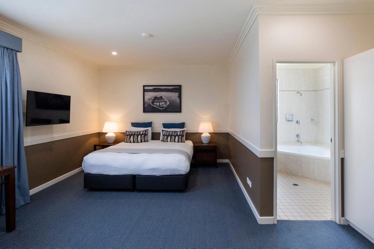 Hawkesbury Race Club Motel Windsor Ngoại thất bức ảnh A room at the hotel