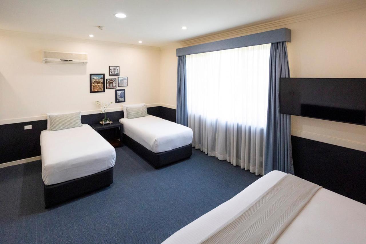 Hawkesbury Race Club Motel Windsor Ngoại thất bức ảnh A typical room at the hotel