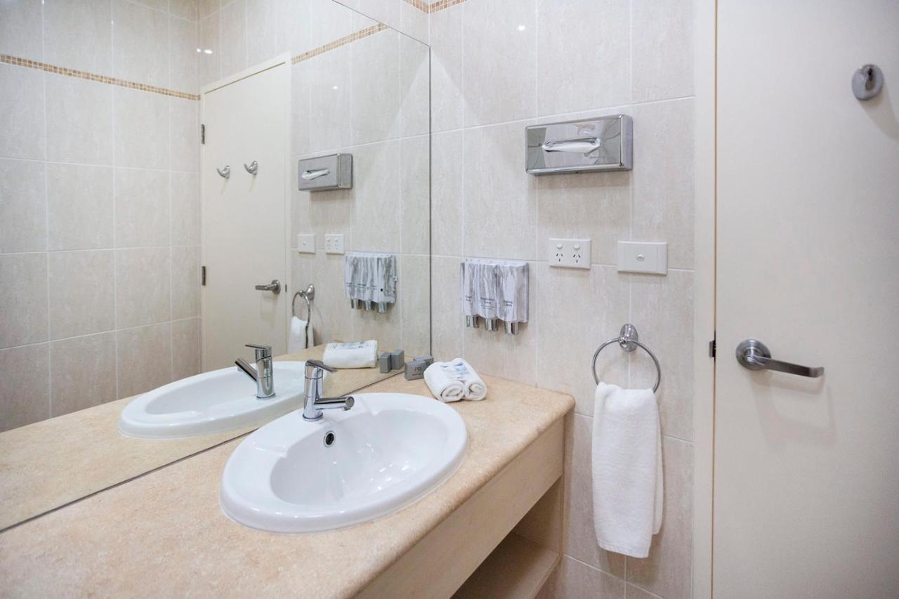 Hawkesbury Race Club Motel Windsor Ngoại thất bức ảnh Bathroom