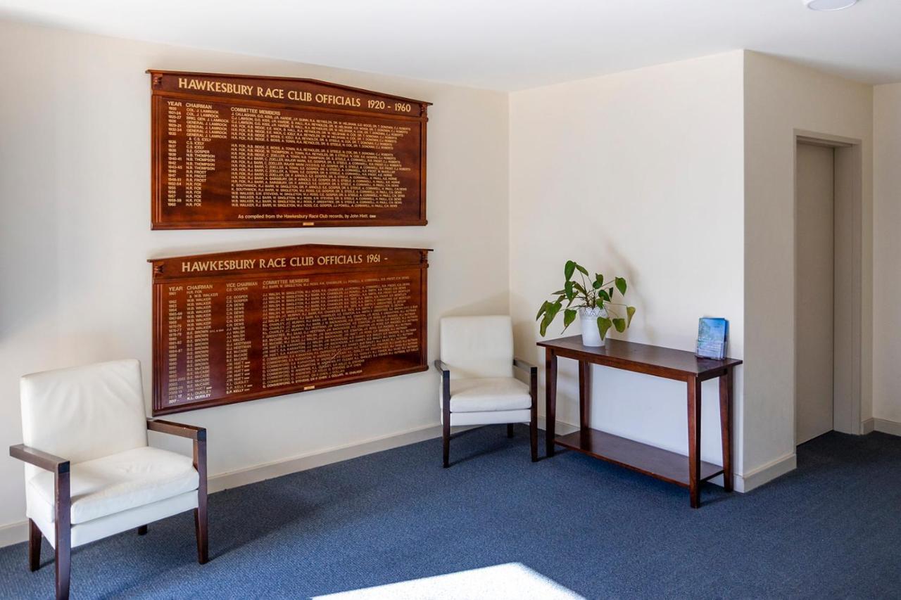 Hawkesbury Race Club Motel Windsor Ngoại thất bức ảnh Club Honours Boards