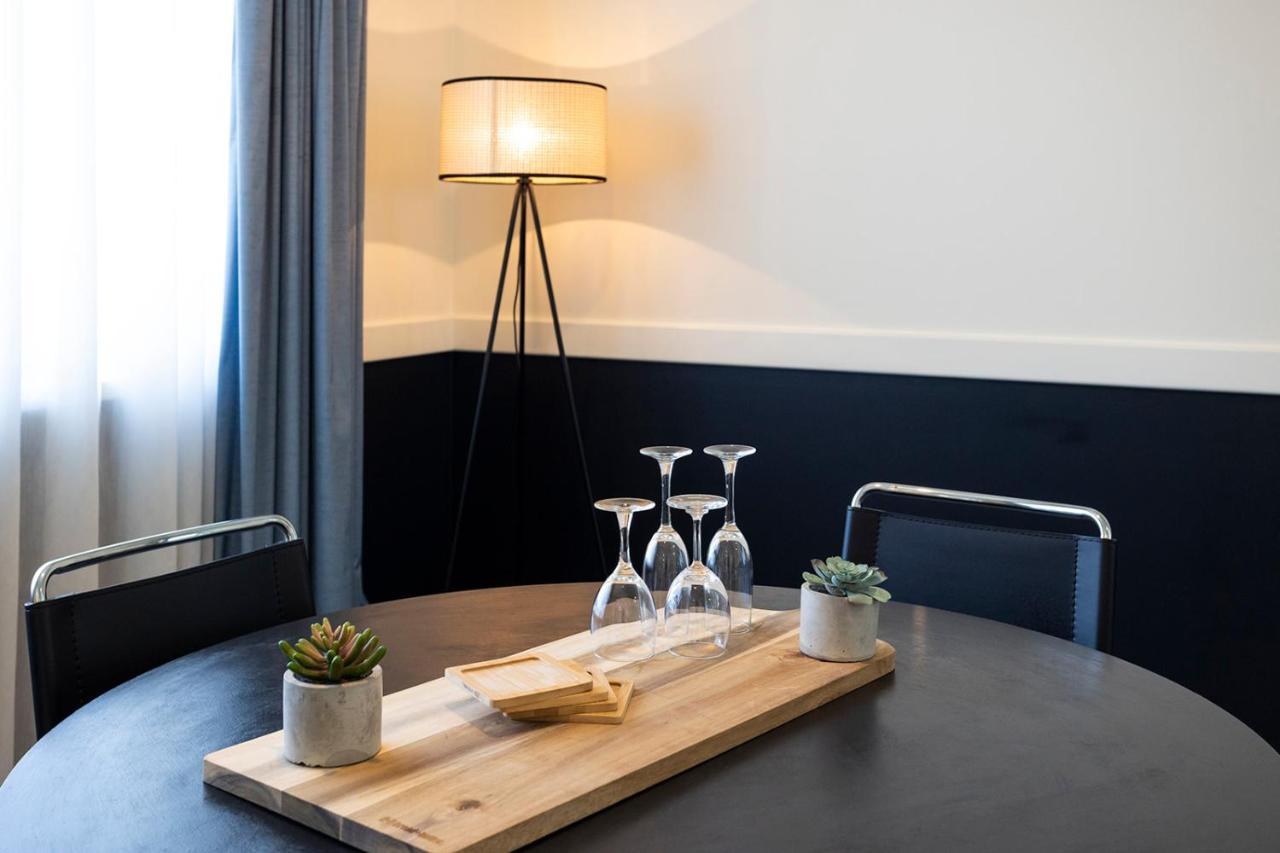 Hawkesbury Race Club Motel Windsor Ngoại thất bức ảnh A floor lamp
